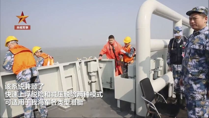 آزمایش لباس مخصوص نجات در ارتش چین