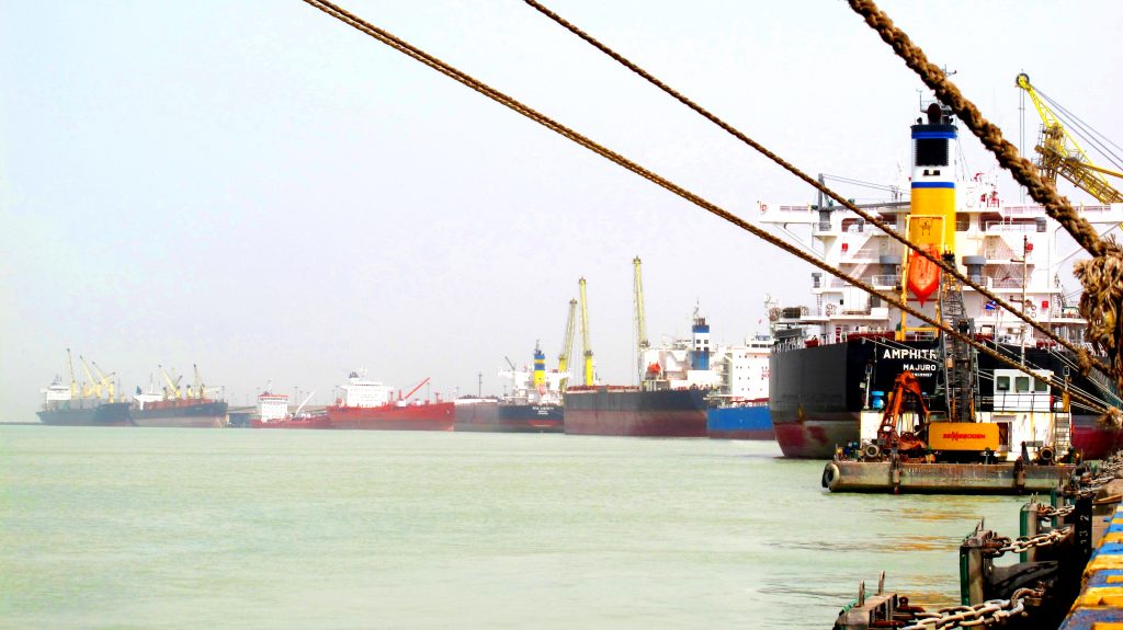 انتقال دریایی 3 میلیون لیتر بنزین به غرب مازندران برای اولین بار