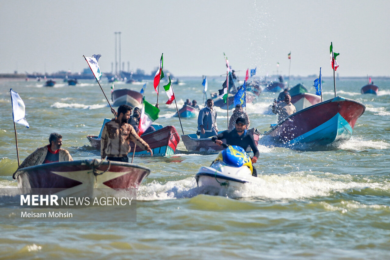 حضور شناورهای تندروی بسیج دریایی در سواحل نیلگون خلیج فارس