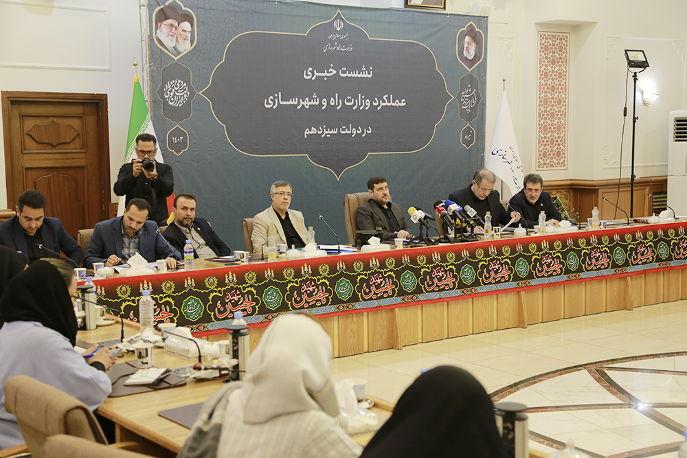 به گزارش بندر و دریا، مدیرعامل سازمان بنادر و دریانوردی در ادامه برگزاری نشست‌های خبری معاونت‌های وزارت راه و شهرسازی، امروز چهارشنبه 20 تیرماه 1403 در جمع خبرنگاران به تشریح عملکرد سازمان متبوع خویش پرداخت.