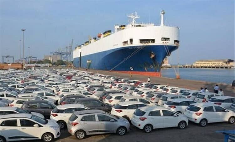تخلیه نخستین محموله‌ ترانزیتی‌ خودرو در بندر سیریک‌
