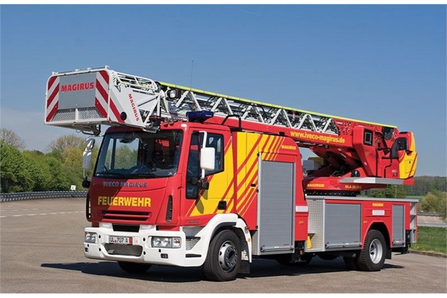 الحاق نخستین دستگاه خودرو بالابر آتش‌نشانی به ناوگان عملیاتی بندر بوشهر