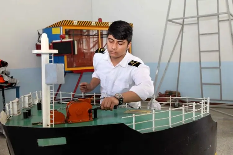 ۱۵ هزار گواهینامه دریانوردی در هرمزگان صادر شد/ منطبق سازی مراکز آموزشی با استانداردهای بین المللی