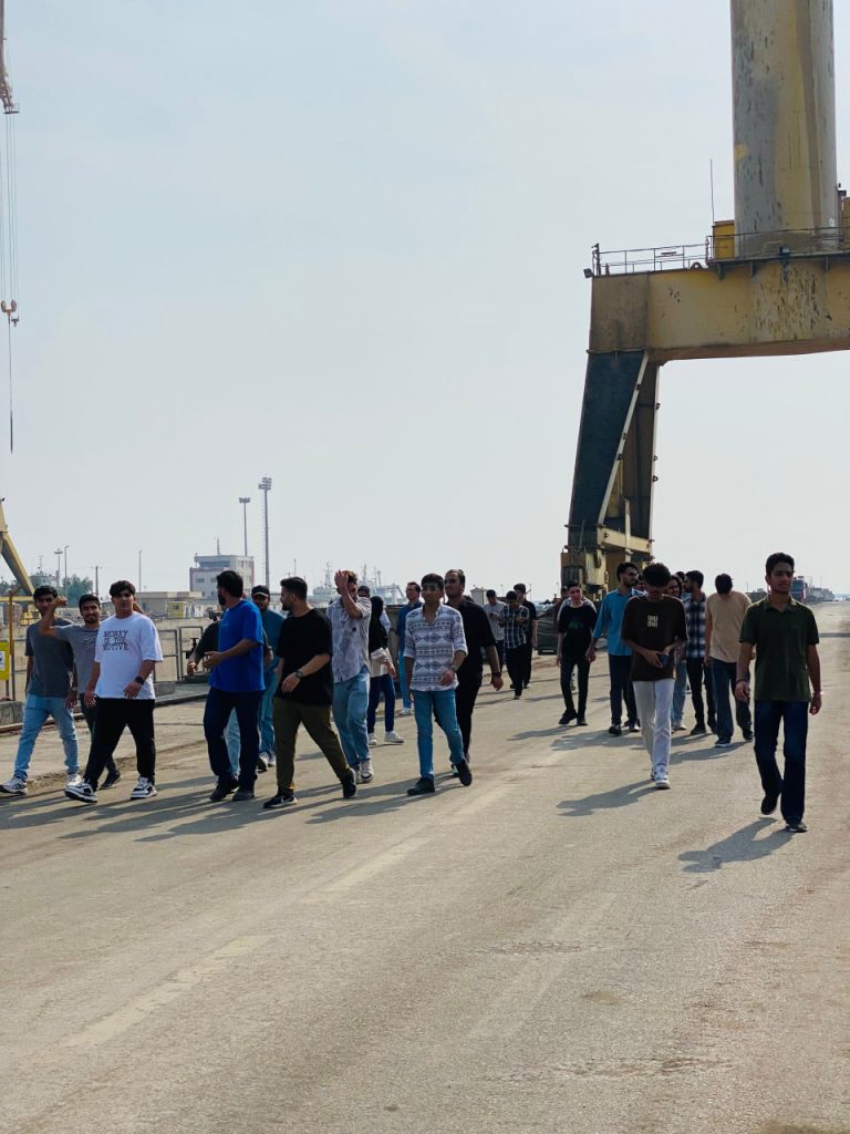 بازدید دانشجویان پردیس دریا و ساحلی دانشگاه صنعتی امیرکبیر از بزرگترین کشتی‌سازی ایران ایزوایکو