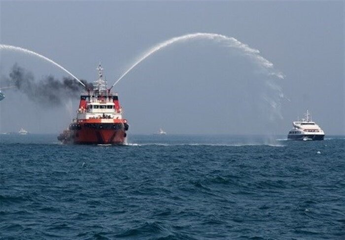 شناور بندر دیر به پمپ اطفاء حریق مجهز شد