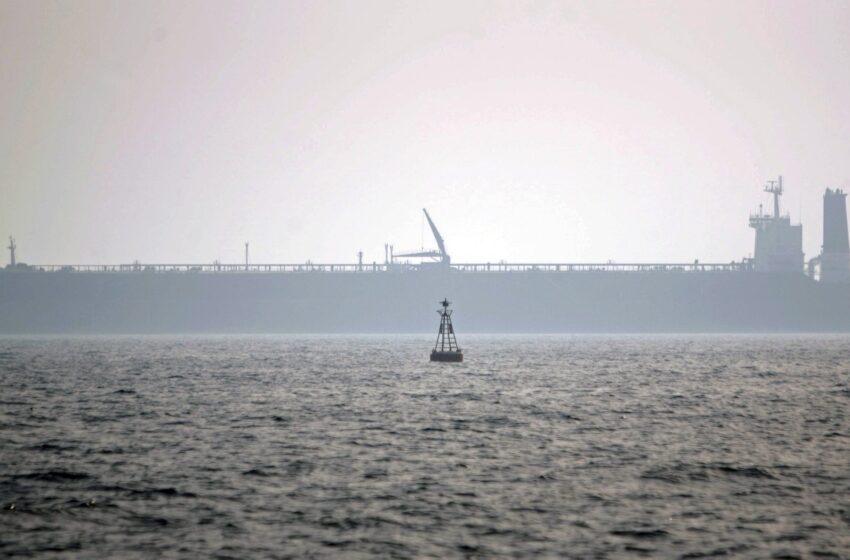 افشای ۱۰ هزار ای‌میل شرکت نفتکش ایرانی/ایران چگونه از طریق ناوگان سایه نفت تحریمی خود را می‌فروشد؟