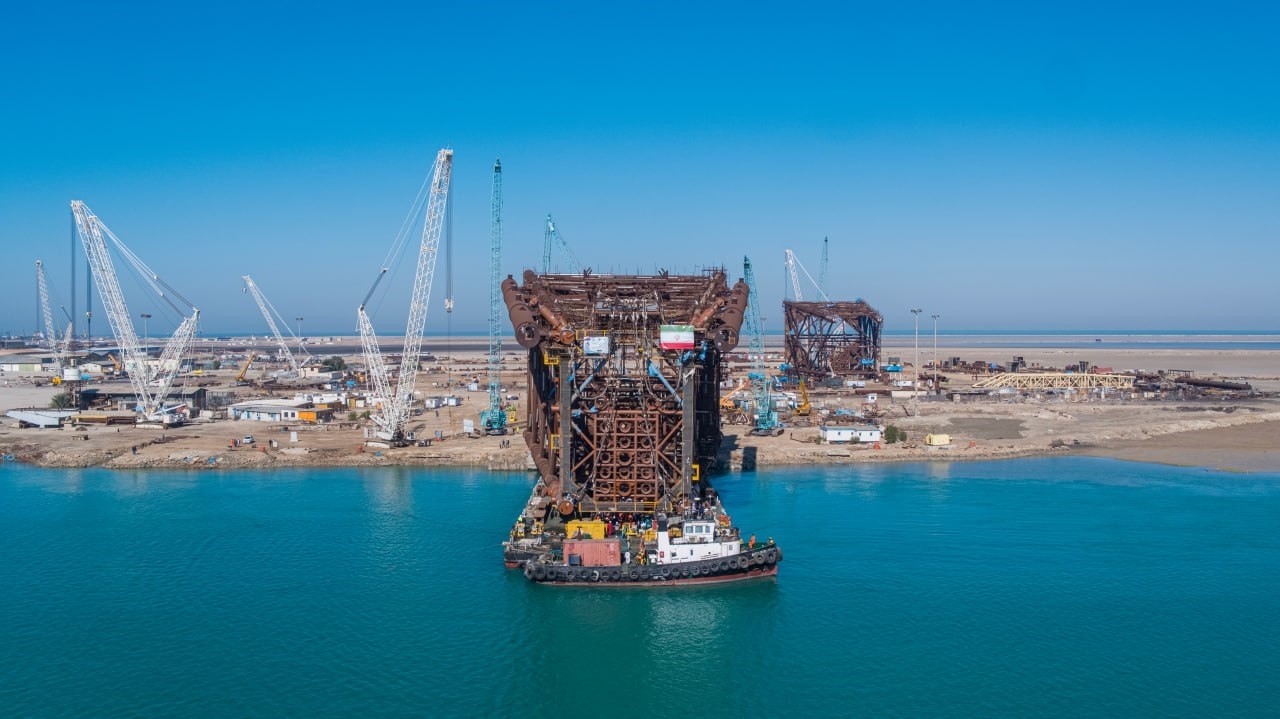 عملیات بارگیری جکت سکوی طرح توسعه میدان گازی بلال در بوشهر با موفقیت انجام شد