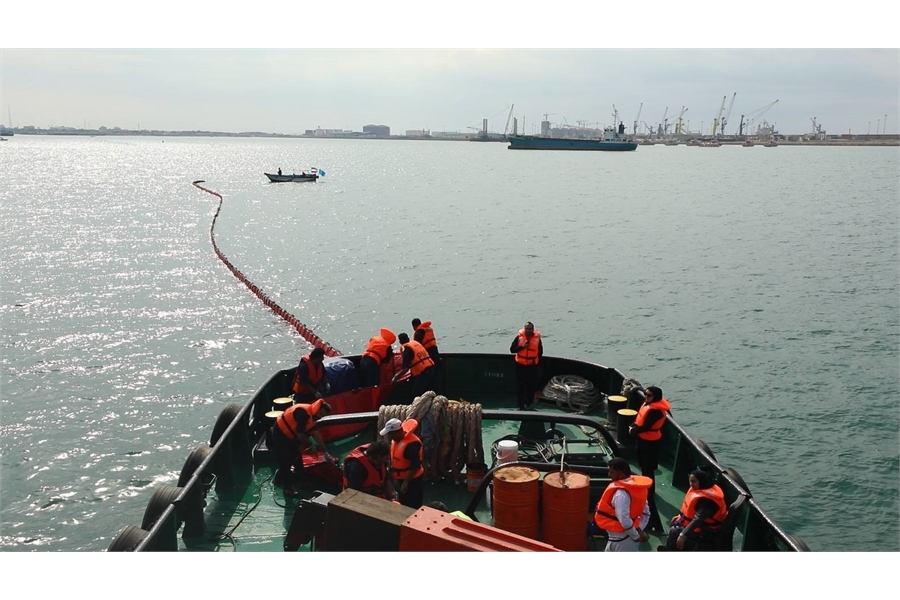 مانور جستجو و نجات و مقابله با آلودگی دریایی در بندر چابهار با موفقیت برگزار شد