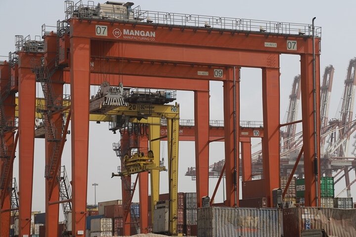 افزایش سرعت عملیات بندر شهید رجایی با بهینه‌سازی ترانستینرها