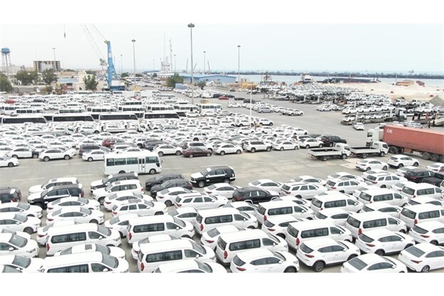ترانزیت بیش از ۲۱۵ هزار دستگاه خودرو از بندرلنگه به آسیای میانه و عراق