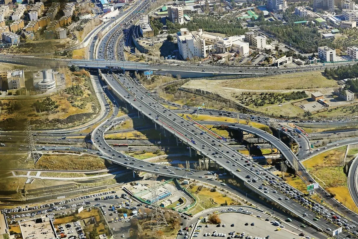 با اتصال بزرگراه یادگار امام(ره) به آزادراه تهران-ساوه دسترسی های محلی در چه مناطقی بهبود می یابد؟