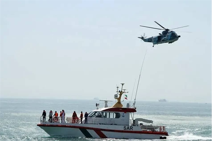 نجات صیادان در آب‌های بوشهر؛ عملیات موفق بنادر و نفت فلات قاره
