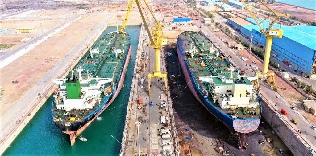 رقابت ژئوپلیتیک شرق و غرب در صنعت کشتی سازی ۲۰۲۵