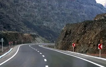 آزادراه صفه - شهرکرد تا پایان امسال بهره برداری می شود