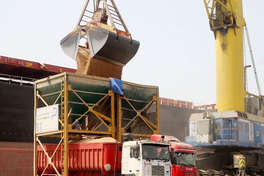 تامین امنیت غذایی در رگ‌های تجارت دریایی، ورود محموله‌های حیاتی گندم، جو و روغن به بندر شهید رجایی