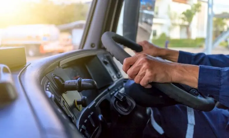 حذف بیمه رانندگان، راه حل نیست؛ خود زنی است