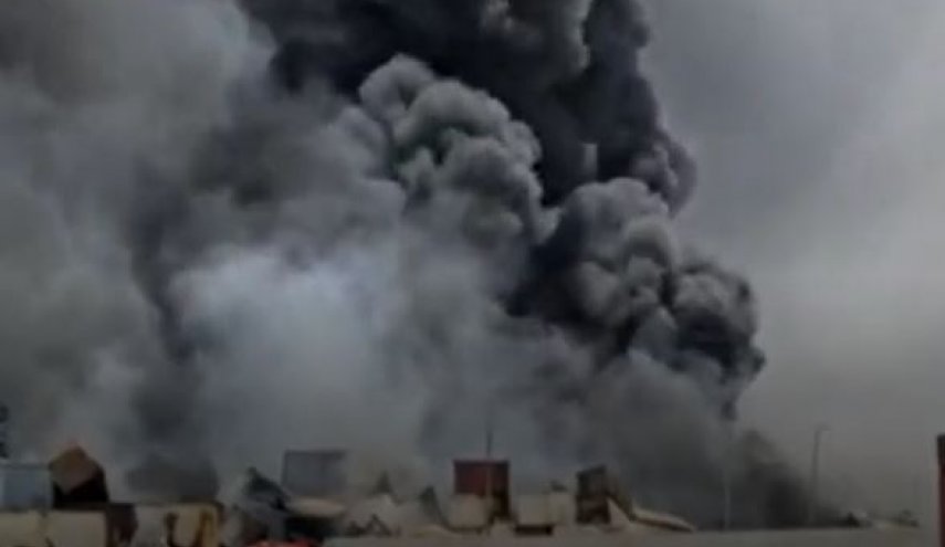 رئیس کمیسیون عمران مجلس: آتش در بندر شهید رجایی تحت کنترل است اما انفجار کانتینرها ادامه دارد؛ ۲ هزار کانتینر سوخت