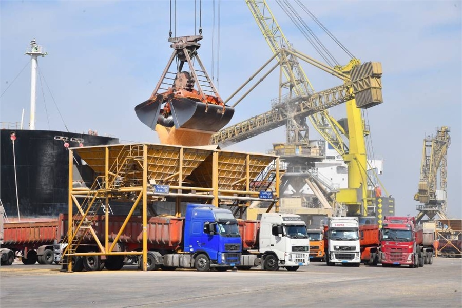 رشد 17 درصدی خروج کالاهای اساسی از بندر امام خمینی(ره) در سال 1403