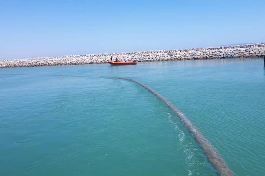 رفع خطر خط لوله شناور شده در آب‌های بندرعباس