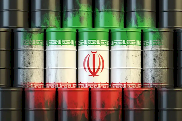 صادرات نفت ایران در گرو رفع تحریم‌ها؛ تأکید کارشناس بر نقش حیاتی لغو محدودیت‌های بانکی