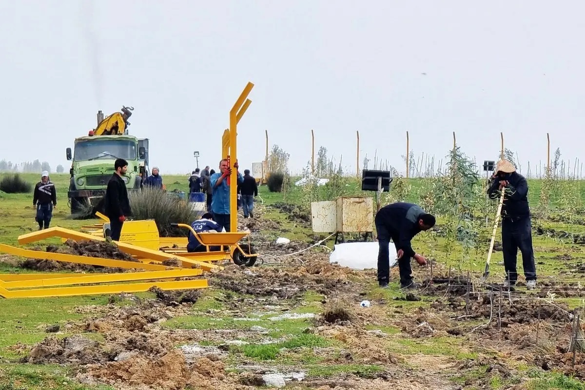 فنس‌کشی، تجهیزات پتروشیمی و خشکسالی؛ میانکاله در نبردی نابرابر