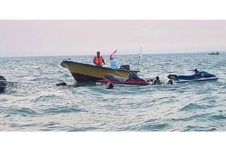 نجات معجزه‌آسای دو سرنشین جت‌اسکی در آب‌های گناوه