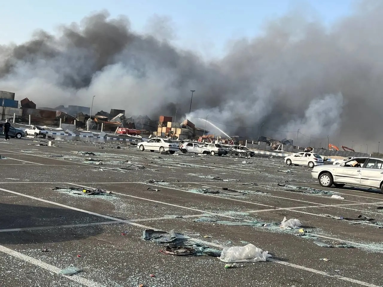 بررسی پیام رهبری، دستور اژه‌ای و گزارش نمایندگان اعزامی مجلس و مواضع احزاب سیاسی درباره علت انفجار در بندر شهید رجایی/ تعمد یا سهل‌انگاری؟