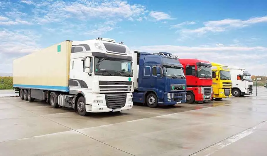 رانندگان کامیون و کامیونداران به بیانیه های جعلی توجه نکنند/  فعالیت رانندگان ادامه دارد