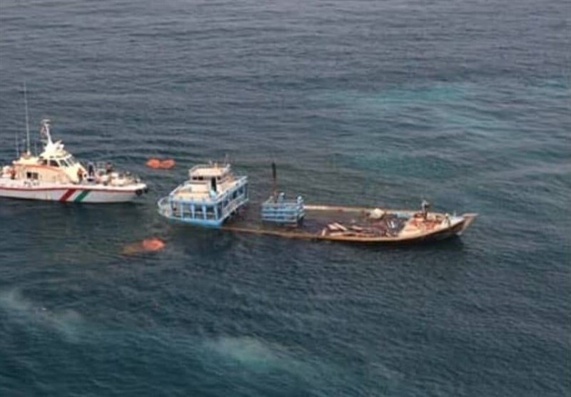 نجات پنج خدمه موتورلنج باری مسیر دبی – گناوه