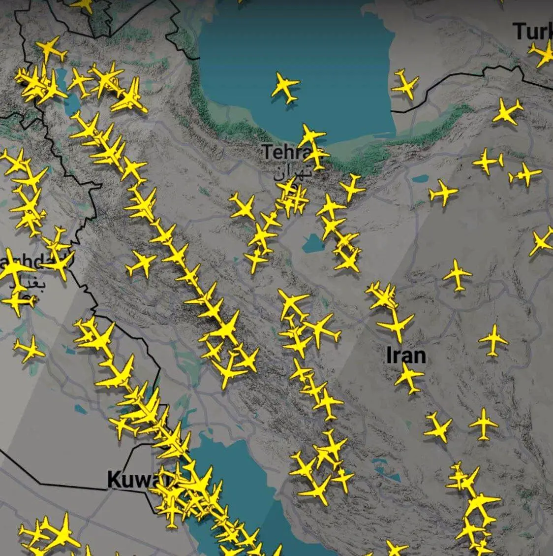 هشدار در مورد تضعیف ایمنی هوایی کشور/ جنگ هند و پاکستان و افزایش ترافیک پروازی در آسمان ایران