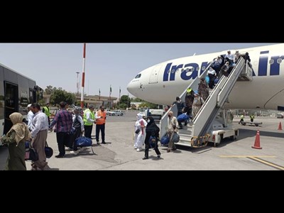 ازسرگیری پروازهای بازگشت حجاج به کشور با فرود نخستین هواپیما در مشهد