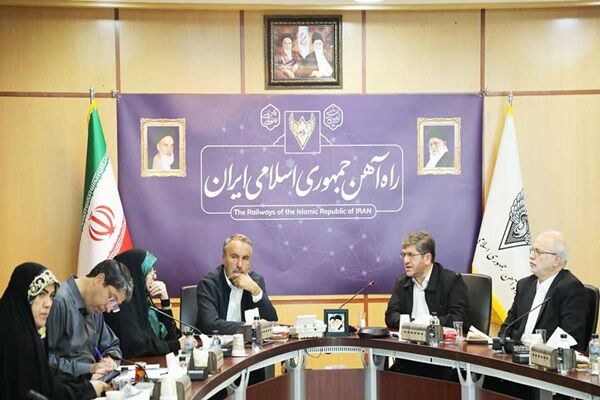 امضای تفاهمنامه میان راه‌آهن و سازمان بنادر برای دستیابی به سهم ۲۵ درصدی حمل بار ریلی در بنادر 