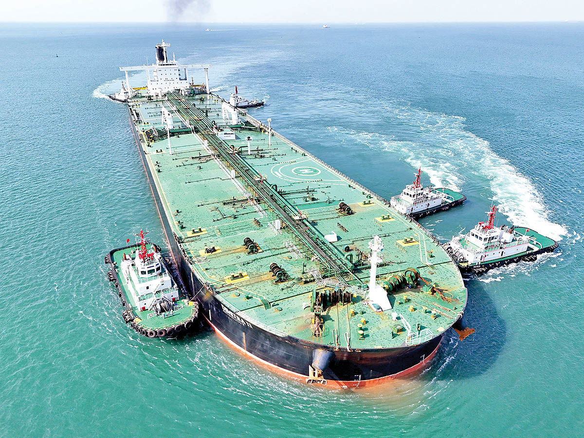 انگلیس ۱۳۵ نفتکش و ۲ شرکت روسیه را تحریم کرد