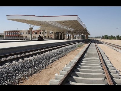 آغاز عملیات ریل‌گذاری راه‌آهن مبارکه–شهرکرد با حضور وزیر راه و شهرسازی