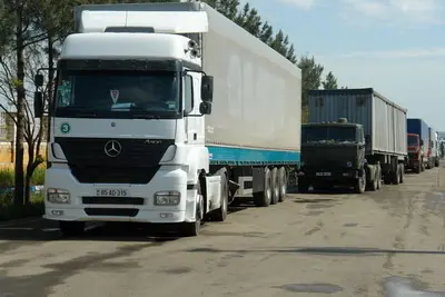 انتقاد متفاوت بنگاه های باربری: رانندگان کامیون تنها به قاضی نروند!