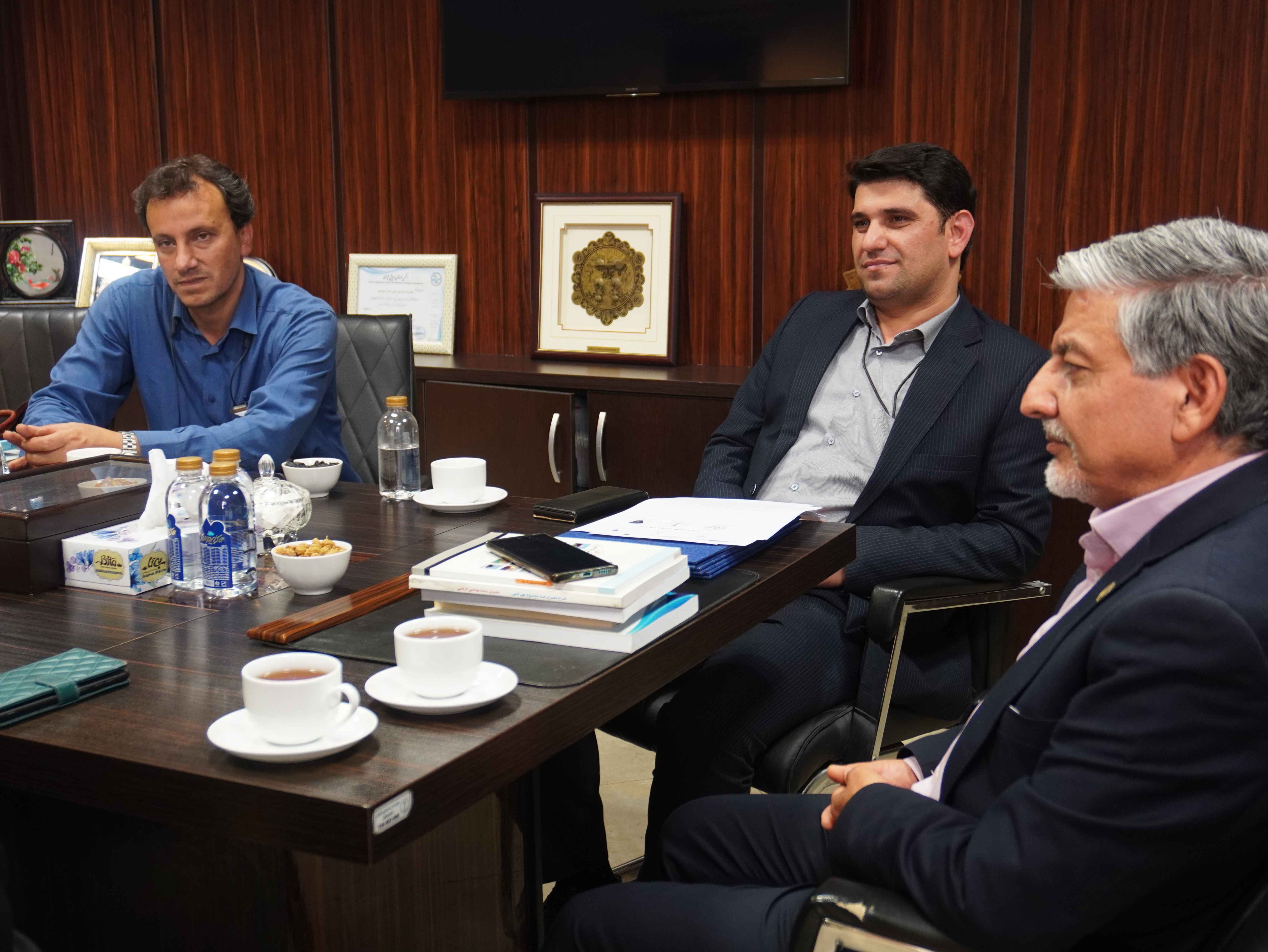 هم‌پیمانی استراتژیک برای اقتصاد دریاپایه/امضای تفاهم‌نامه سه‌جانبه میان دانشگاه علوم و فنون دریایی خرمشهر، مؤسسه رده‌بندی ایرانیان و انجمن مهندسی دریایی ایران