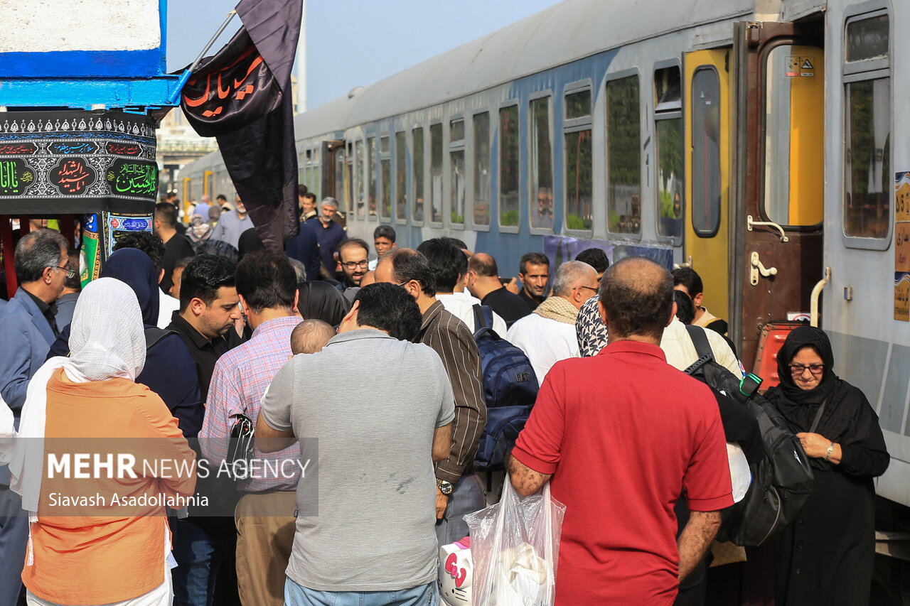سهم ناوگان‌های حمل و نقل عمومی در جابه جایی زوار اربعین ۱۴۰۴