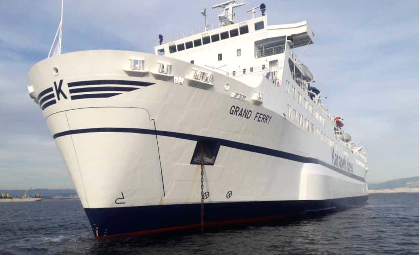 یک هتل شناور در راه نکا