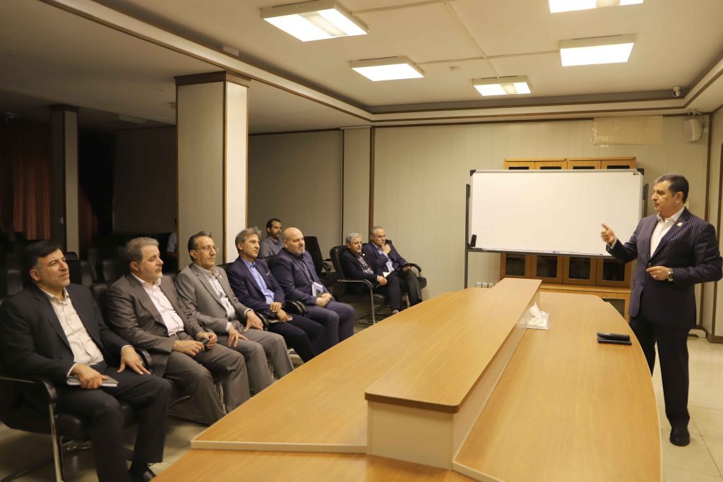 بازدید مدیرعامل سازمان بنادر و دریانوردی از انجمن کشتیرانی و خدمات وابسته ایران