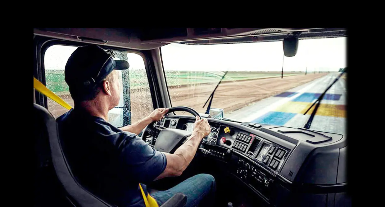 ممانعت از ورود رانندگان کامیون به پایانه بار جدید بندرعباس