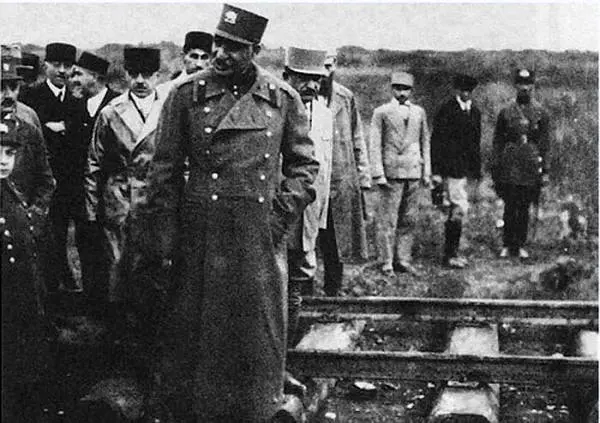 راه‌ آهن سراسری در خدمت چه کسی؟!/ احداث راه آهن سراسری شاهکار بود