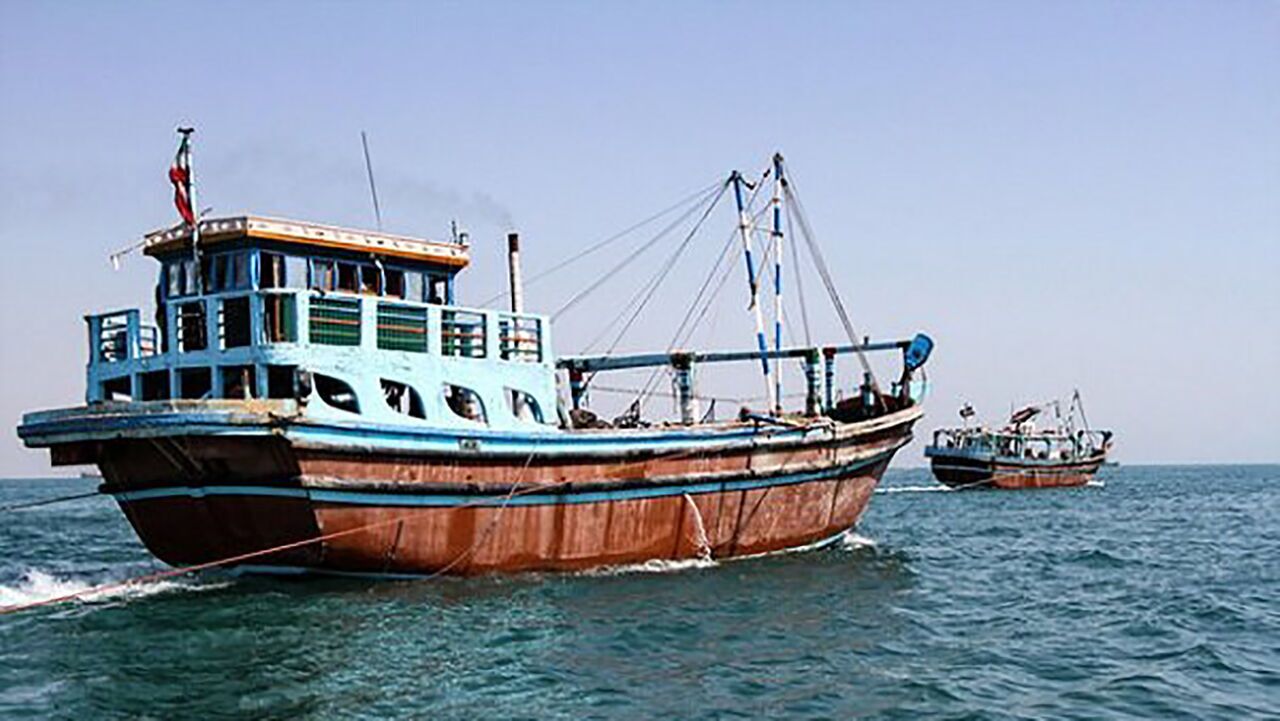 عملیات ضربتی در بندر دیلم؛ ناجی ۳ یک لنج باری را از غرق شدن حتمی نجات داد