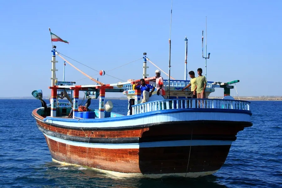 عملیات نفس‌گیر در آب‌های بوشهر؛ ناجی ۱۸ یک موتورلنج را از غرق شدن حتمی نجات داد