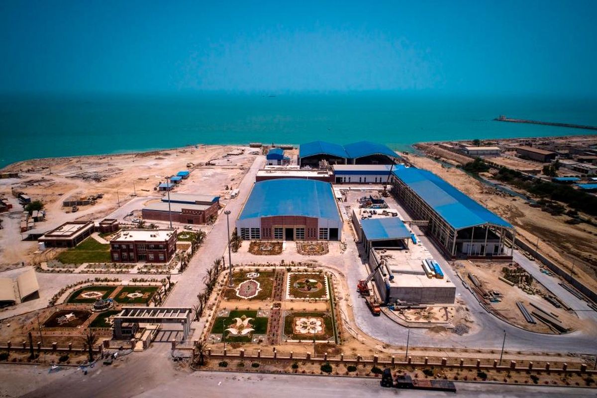 وقتی سدها خشکیدند و آسمان بخیل شد؛ چشم امید هرمزگان به آب شیرین کن های خلیج فارس