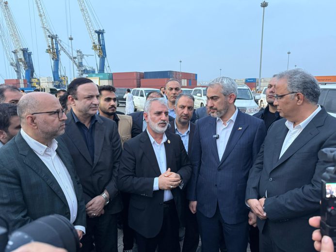 کانون توجه دولت به سمت چابهار؛ بازدید وزیر اقتصاد از زیرساخت های بندر شهید بهشتی