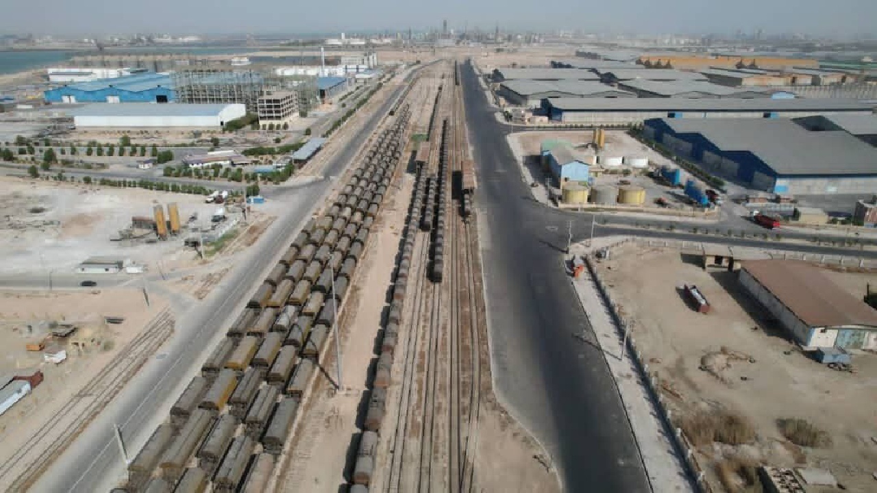 بزرگترین پروژه ریلی بنادر کشور در بندرامام خمینی (ره) آغاز شد