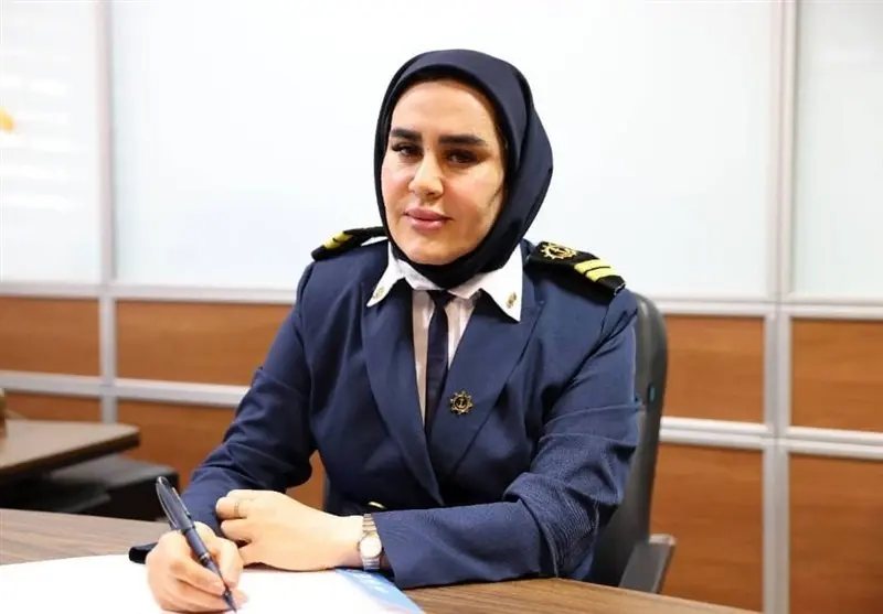 شکستن انحصار مردانه در دریا؛ نادیا جابری، نخستین بانوی افسر دریانورد خوزستان شد