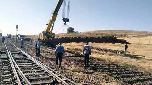 بت‌ شکنی مرحوم شهریار و پندی برای راه‌ آهن