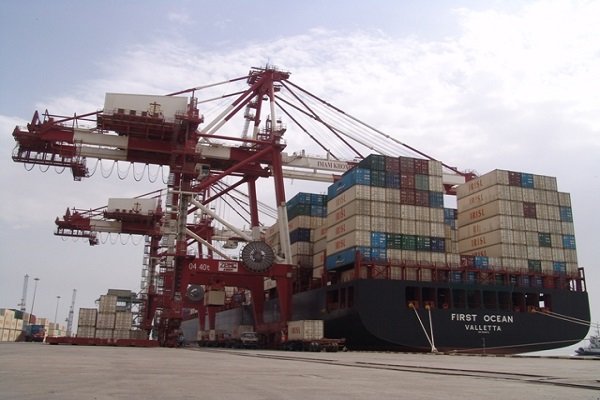 تخلیه کالاهای اساسی در بندر امام سرعت گرفت، پایانی بر دپوی میلیونی کالا