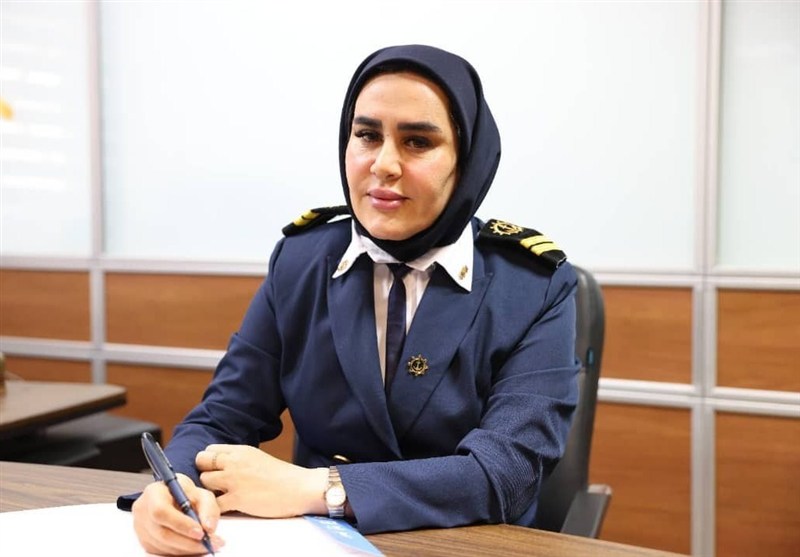 شکستن انحصار مردانه در دریا؛ نادیا جابری، نخستین بانوی افسر دریانورد خوزستان شد